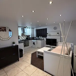 https://apt-outclass-cul-de-sac-1-bed-flat.brighton-hotels-england.com
