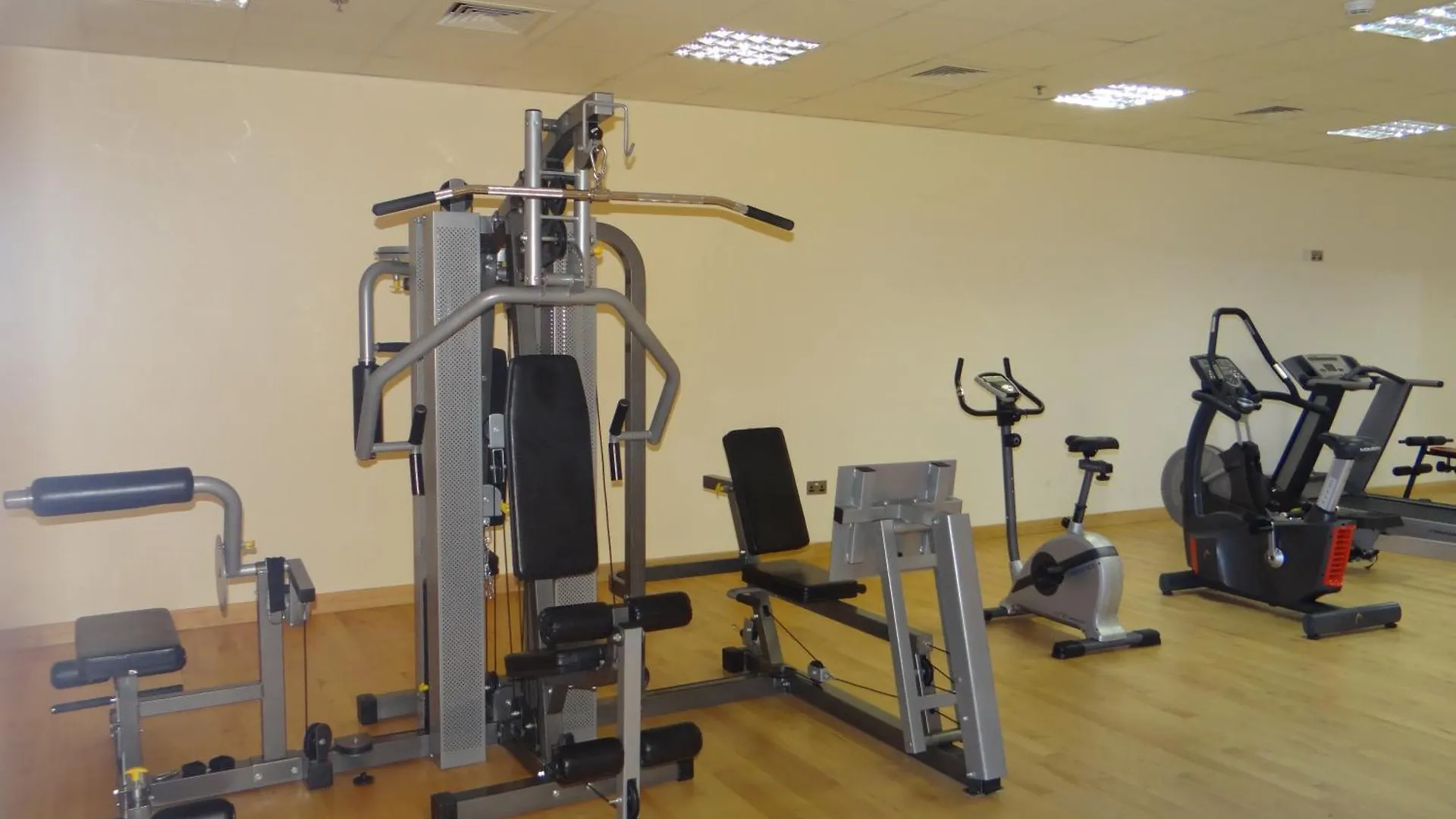 Spacious JVC Apartment: Family-Friendly with Pool & Wellness Amenities Dubai 0*,  United Arab Emirates