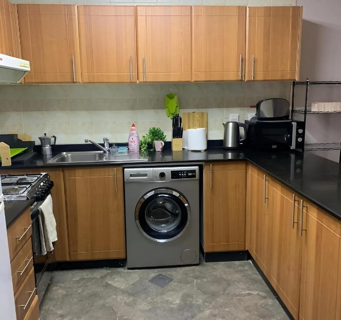 Huge Entire Apartment For Couples ,Families & Groups -Up To 5 Guests- With Free Pool, Steam & Sauna ,Jvc,두바이 0*, 두바이