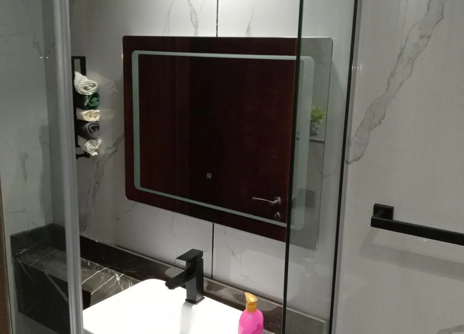 Huge Entire Apartment For Couples ,Families & Groups -Up To 5 Guests- With Free Pool, Steam & Sauna ,Jvc,두바이